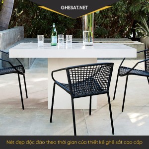 TẠI SAO NÊN LỰA CHỌN NHỮNG MẪU BÀN GHẾ SẮT CHO QUÁN CAFE NGOÀI TRỜI?