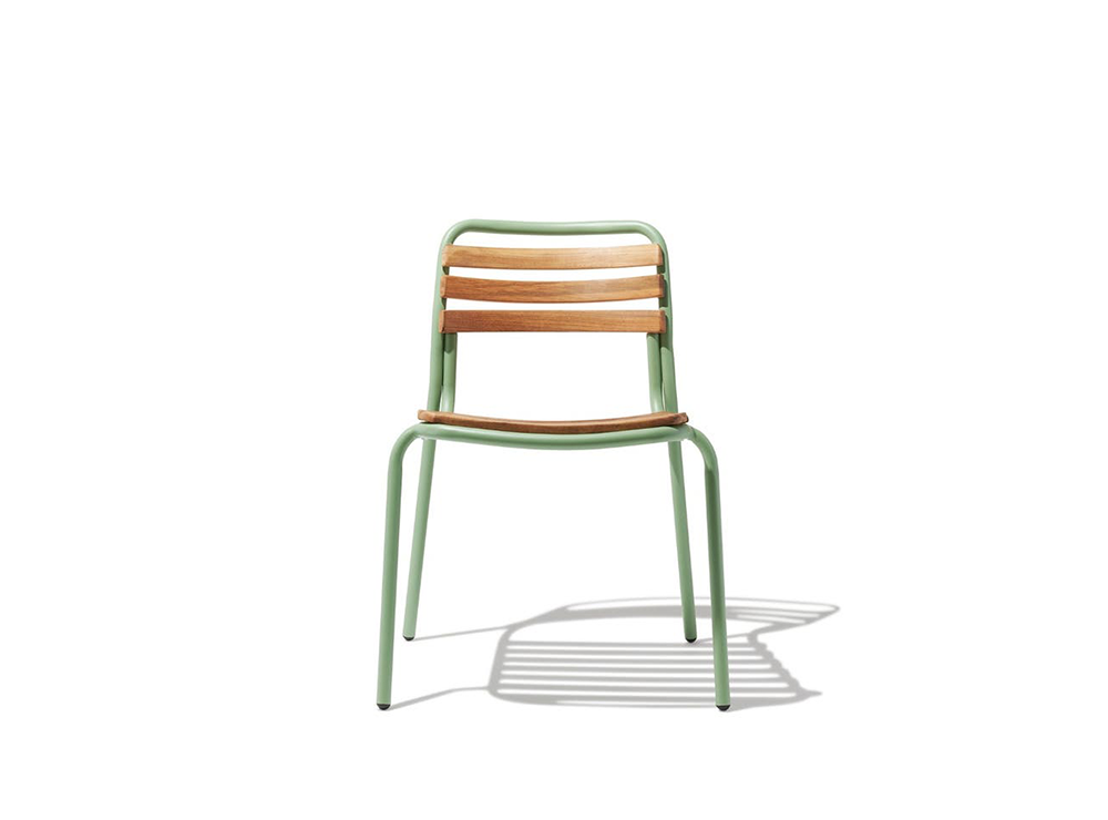 Ghế khung sắt mặt gỗ với sắc xanh tươi mát cho không gian sống